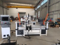 Tour à bois CNC 5 axes TJ-1220 avec système de chargement automatique pour la production en série de pieds de meubles