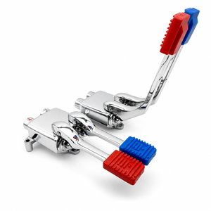 Robinet à double pédale mural pour eau froide et chaude, avec pédale rouge et bleue, filetage G1/2, corps chromé - Product Image 1