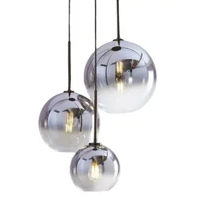 أضواء سقف LED فنية من الزجاج الحديدي أضواء ثريا إسكندنافي لغرف النوم وغرف المعيشة والطعام أضواء مستديرة على شكل كرة الأرض بتصميم بسيط