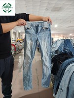 Jeans Boyfriend Vintage d'Occasion en Gros pour Femmes, Balles de Vêtements Usagés, Pantalons en Denim Tendance pour la Revente (38-100 kg)