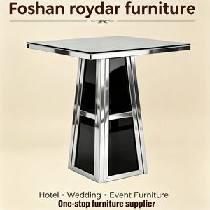 Luxuriöser Quadratischer Goldener Edelstahl-Cocktailtisch mit Schwarzer Gehärteter Glasplatte für Hochzeiten, Events, Hoher Bartisch für Bankette und Partys zum Verleih - Product Image 4