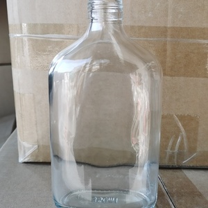 Bán Buôn Rỗng Vodka Biểu Tượng Tùy Chỉnh Khuôn 200Ml 250Ml Vuông Rượu Vang Chai Thủy Tinh Với Glass Nút Chai Cho Rượu Vang - Product Image 5