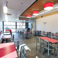 Chaises de salle à manger en cuir modernes personnalisées avec pieds en métal Ensemble de tables de restaurant en marbre Meubles de café de restaurant d'hôtel