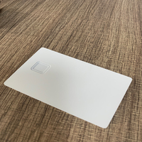 2024 Neuer Stahl-Kontakt Seidenbedruckter Weißer Metall-Kreditkarten-RFID-Mini-Tag T5577 Chip Wasserdichter NTAG215 Hotelgebrauch ISO-Zertifiziert