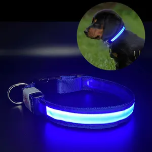 Collare per cani ricaricabile impermeabile IPX7 con collare per animali domestici a LED per passeggiate notturne