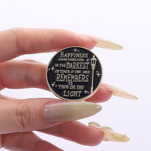 Sming Pins La felicidad se puede encontrar incluso en los tiempos más oscuros Pins de esmalte Citas positivas Broche de aleación Insignia de solapa Joyería - Product Image 1