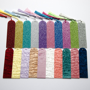 Marque-pages personnalisés en acrylique en forme de clé, faits à la main, avec paillettes colorées et pompons – Fournitures de bureau et scolaires - Product Image 4