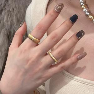 Anillo de Diamantes de Diseño Italiano de Alta Gama, Plata de Ley S925, Anillo Vintage con Patrón Geométrico, Acabado Cepillado - Product Image 2