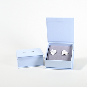 PackSecret luce blu portagioie quadrato personalizzato Logo nero chiusura magnetica per <span class=keywords><strong>collane</strong></span> bracciali stile libro - Product Image 3