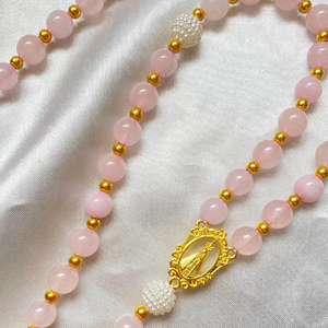 Chaînes de prière personnalisées en or plaqué, perles d'imitation, cristal de quartz rose, croix religieuse, perles de première communion, pour mariage - Product Image 6