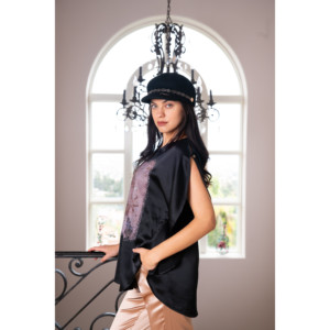 Poncho de Lujo con Estampado Vintage - Product Image 1