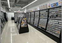 Vitrine d'exposition pour cartes de collection TCG Maxsen verrouillable à 2 niveaux, épaisseur 5 mm, avec éclairage LED, pré-assemblée, autoportante/sur comptoir, pour cartes gradées