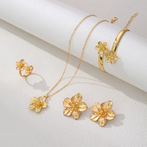 Para <span class=keywords><strong>Shein</strong></span> Conjunto de Aleación de Alta Gama Chapado en Oro Estilo Retro con Colgante de Flor Dorada Collar Pulsera y Anillo de Moda Éxito de Ventas Internacional - Product Image 6