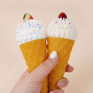 Juguete de máquina de garras con cono de helado de crema de frutas simulada, decoración para tienda de té con leche, helado simulado con efecto de onda - Product Image 3
