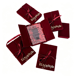 Boîte d'invitation de mariage personnalisée en velours rouge à double porte avec ruban, doublure de fleurs séchées, coffret cadeau de luxe pour bon de réduction beauté et spa - Product Image 4
