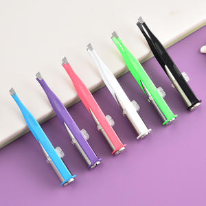 <span class=keywords><strong>Pinza</strong></span> <span class=keywords><strong>de</strong></span> <span class=keywords><strong>Cejas</strong></span> Inclinada <span class=keywords><strong>de</strong></span> Acero Inoxidable <span class=keywords><strong>con</strong></span> <span class=keywords><strong>Luz</strong></span> <span class=keywords><strong>LED</strong></span> para Recortar y Maquillar - Product Image 2