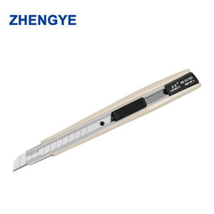 Cutter utilitaire à lame cassable 9 mm, manche en plastique, couleurs assorties, vente en gros d'usine en stock - Product Image 3