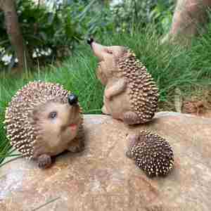 Modèle d'animal en plastique Jouet de famille de hérissons en PVC pour enfants Mini réaliste avec emballage d'origine - Product Image 3