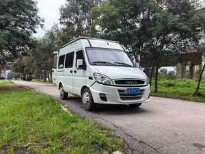 Camper d'<span class=keywords><strong>occasion</strong></span> IVECO PowerDaily modèle 2016, 6 places, conversion personnalisée, moteur diesel, boîte manuelle. - Product Image 1