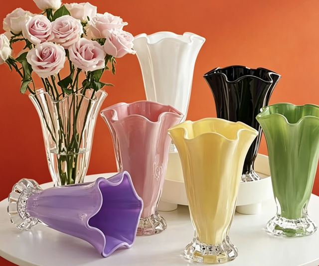 Christmas Modern Hand Blown Flower Shape Glass Tabletop Vase Red Pink