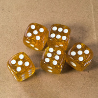Vente en gros d'usine - Ensemble de dés en acrylique transparent avec paillettes dorées de 16 mm - Dés en résine translucides personnalisés D6 pour jeux de société