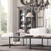 Canapé sectionnel moderne en bois avec cadre inspiré sur mesure, revêtement extensible et accoudoirs inclinés, 2 coussins, pour designers d'intérieur