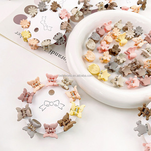 BELLEWORLD diseño coreano 1,5 cm Mini pinza de pelo de fresa para bebés niños pinzas de pelo de conejito abrazadera mariposa mate pinza de pelo de plástico - Product Image 4