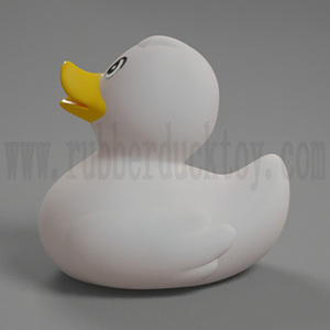 <span class=keywords><strong>Anatra</strong></span> di gomma <span class=keywords><strong>bianca</strong></span> promozionale all'ingrosso da 7cm con impronta logo personalizzata, giocattolo <span class=keywords><strong>anatra</strong></span> da bagno bianco per bambini, <span class=keywords><strong>anatra</strong></span> <span class=keywords><strong>bianca</strong></span> galleggiante - Product Image 2