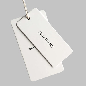 Tùy Chỉnh Treo Thẻ Thương Hiệu Riêng Logo Nhãn Quần Áo Treo Thẻ Giấy Sang Trọng Thấp Moq 100Pcs Tùy Chỉnh Treo Thẻ Với Chuỗi - Product Image 1