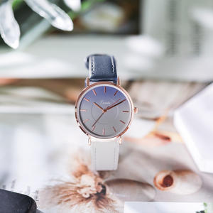 Reloj de pulsera para mujer, nuevo, con diseño de bosque de ensueño, esfera pequeña y bonito diseño degradado - Product Image 2