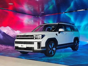 Pantalla LED interactiva para pista de baile interior de 500*1000 mm, personalizable, a todo color, P3.91 P4.81, para escenarios, plataformas, juegos y visualización de video. - Product Image 3
