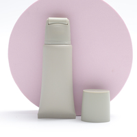 Tube en plastique personnalisé avec applicateur de massage à roller pour les soins corporels à roller cosmétique