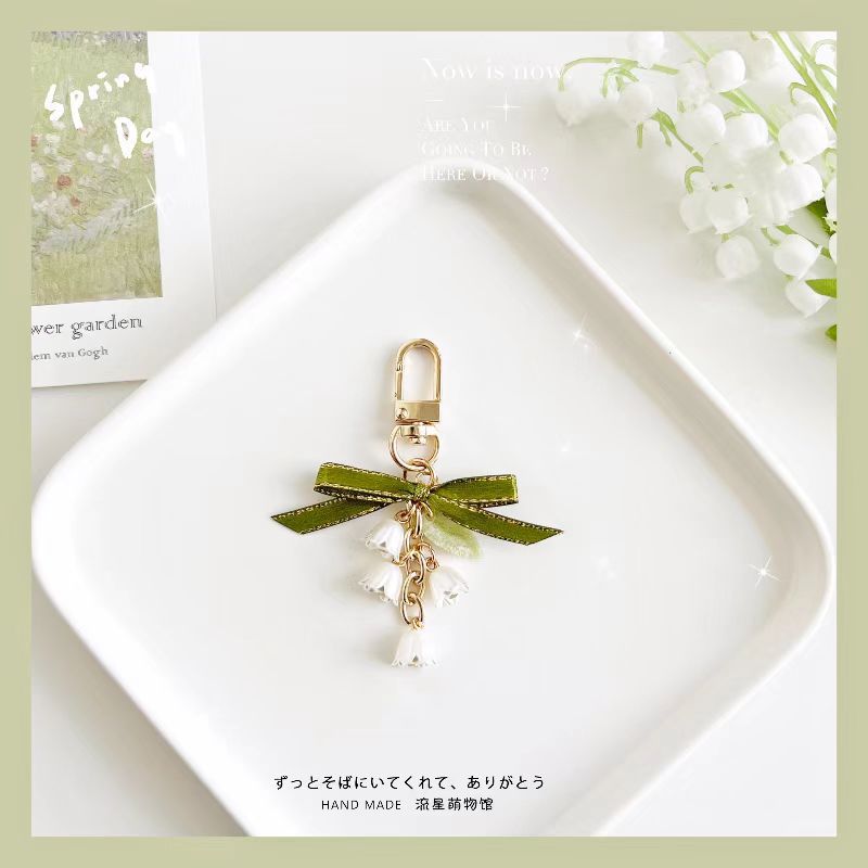 Lily of the valley gold-button pendant