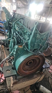 Moteur diesel Volvo D13 turbocompressé 6 cylindres d'occasion pour camion, ensemble complet 12,777 L avec pompe incluse - Product Image 2