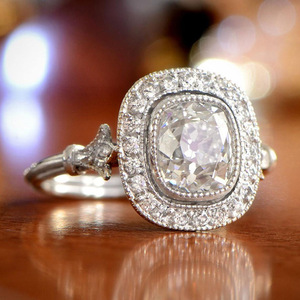 Anello con cristalli rotondi per donna, accessori minimalisti per la moda quotidiana e per le feste - Product Image 1