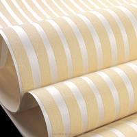 Wallpaper Dinding Kamar Anak Motif Garis-Garis Modern Multi Warna Berkualitas Tinggi, Bahan Beludru Kulit Rusa Non-Woven yang Tahan Lama