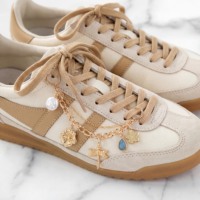 Nouvel Arrivage En Gros Personnalisé Plaqué Or Libellule Cœur Strass Fleur Perle Pendentifs Inspirés du Jardin Breloques Chaînes pour Chaussures