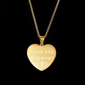 Collier personnalisé personnalisé pendentif coeur de pêche vierge en acier inoxydable avec <span class=keywords><strong>photos</strong></span> gravées au laser pour cadeau d'<span class=keywords><strong>amoureux</strong></span> d'amis de la famille - Product Image 4