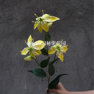 Fleur artificielle miniature 3D style main, Lys Gloriosa à 3 têtes, pour décoration de mariage et de maison, en plastique PU, collection Secret Garden - Product Image 5