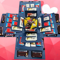 Boîte cadeau pliable en carton ivoire avec estampage et design surprise à effet explosion pour bonbons, mariages et célébrations d'anniversaire