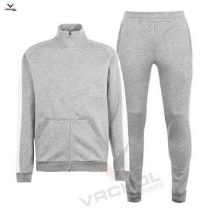 Survêtement de sport coupe ajustée pour hommes personnalisé marque privée vêtements de sport à capuche tissu polaire pour l'hiver motif solide impression numérique - Product Image 1