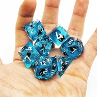 Dés à six faces en résine écologique sculptée avec logo personnalisé, lot de 7 dés pour jeux de société D&D Dragon TRPG, à cœur liquide, modèle chat, dernière nouveauté, vente chaude