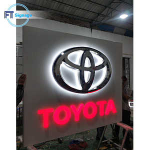 Insegna LED Illuminata 3D in Acrilico con Logo Concessionaria Auto e Finitura in Metallo Elettroplaccato per Uso Esterno in Negozi 4S - Product Image 2