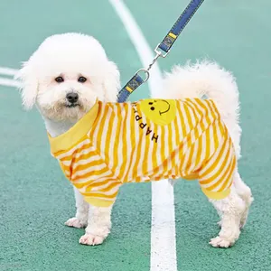 Ropa original personalizada de fábrica para perros y gatos, ropa para el hogar a rayas con estampado de cara sonriente suave y cómoda para primavera y otoño