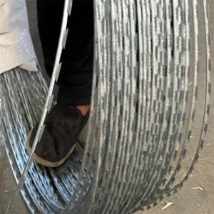 <span class=keywords><strong>Alambre</strong></span> de púas para maquinilla de afeitar, bobina de <span class=keywords><strong>alambre</strong></span> Razer galvanizada en caliente, hoja de afeitar de <span class=keywords><strong>concertina</strong></span> recubierta de polvo, precio de <span class=keywords><strong>alambre</strong></span> de púas - Product Image 3
