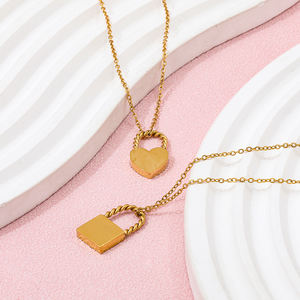 Fenny venta al por mayor 18K PVD plateado moda diseñador creativo cuerda amor corazón colgante choke cadena collar de acero inoxidable para mujeres - Product Image 6