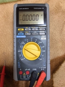 Multimètre numérique Yokogawa TY720 mesure et affiche les valeurs de courant continu et alternatif - Product Image 3