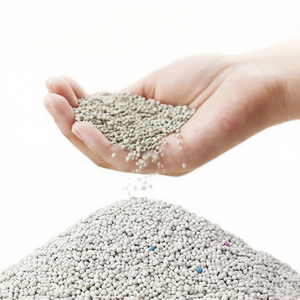 Litière pour chat en bentonite de qualité supérieure Umico de l'usine OEM, 1-3 mm, forte agglomération, faible poussière, forme sphérique, parfum personnalisé, 4 kg/sac - Product Image 1