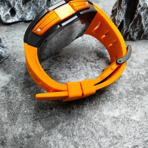 Montre de poignet dynamique à quartz, design élégant, résistante aux chocs et étanche, avec bracelet en caoutchouc rouge, inspirée des montres F1 et des moteurs V12, livraison rapide - Product Image 4