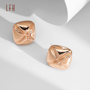 ต่างหูทองคำแท้18K ทรงสี่เหลี่ยมขนมเปียกปูนต่างหูทองคำแท้18K ต่างหูเม็ดกลมเรียบสีทอง18K - Product Image 6